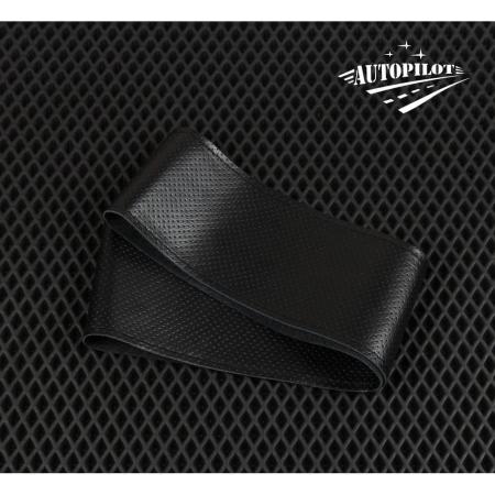 Оплетка (чехол) на руль из кожзаменителя (с перфорацией), цвет черный, серия со шнуровкой № KZNPBT001