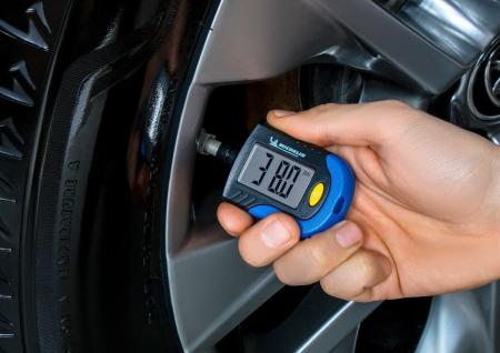 Цифровой манометр MICHELIN с функцией измерения остаточной глубины протектора № MN-4203