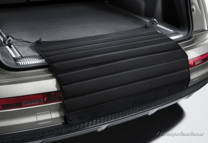 Защитный коврик заднего бампера оригинальный для Audi Q8 (2020-2023) № 8X0061190